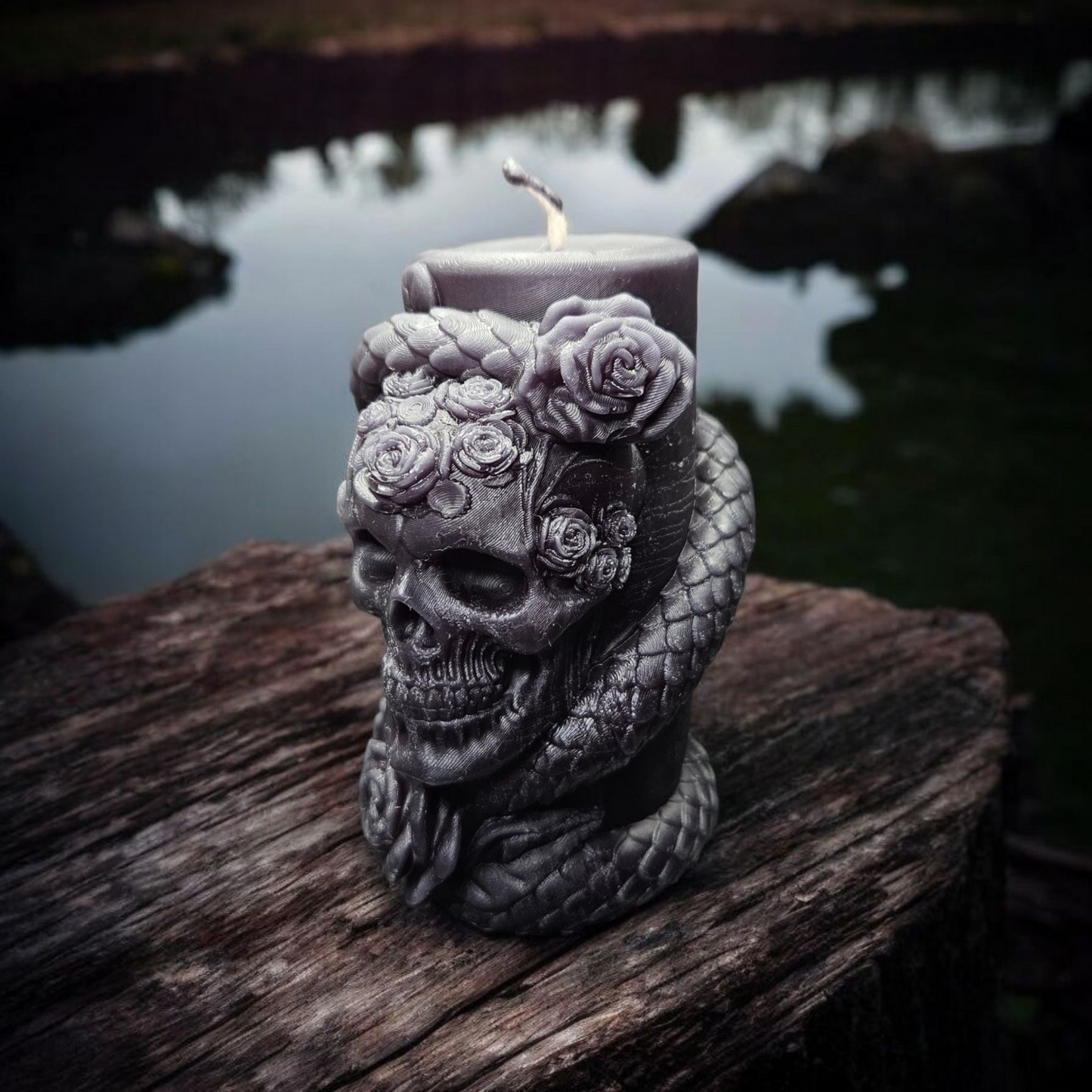 Bienenwachskerze Stumpenkerze Schlangenschädel aus gebleichten Bienenwachs